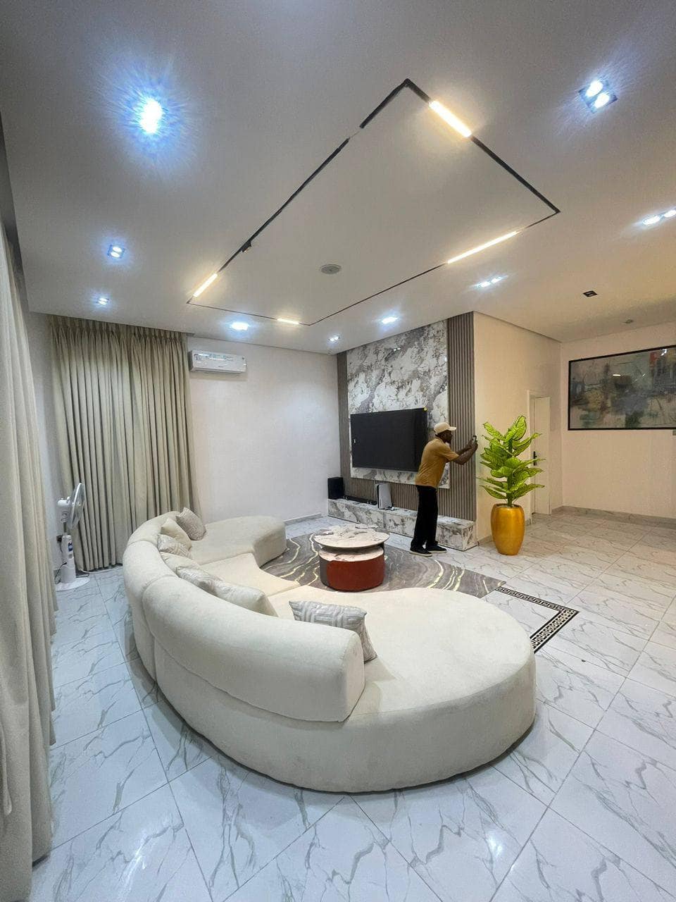 photo_5854848523004743234_y