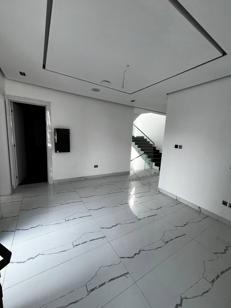 photo_5857450813624617902_y