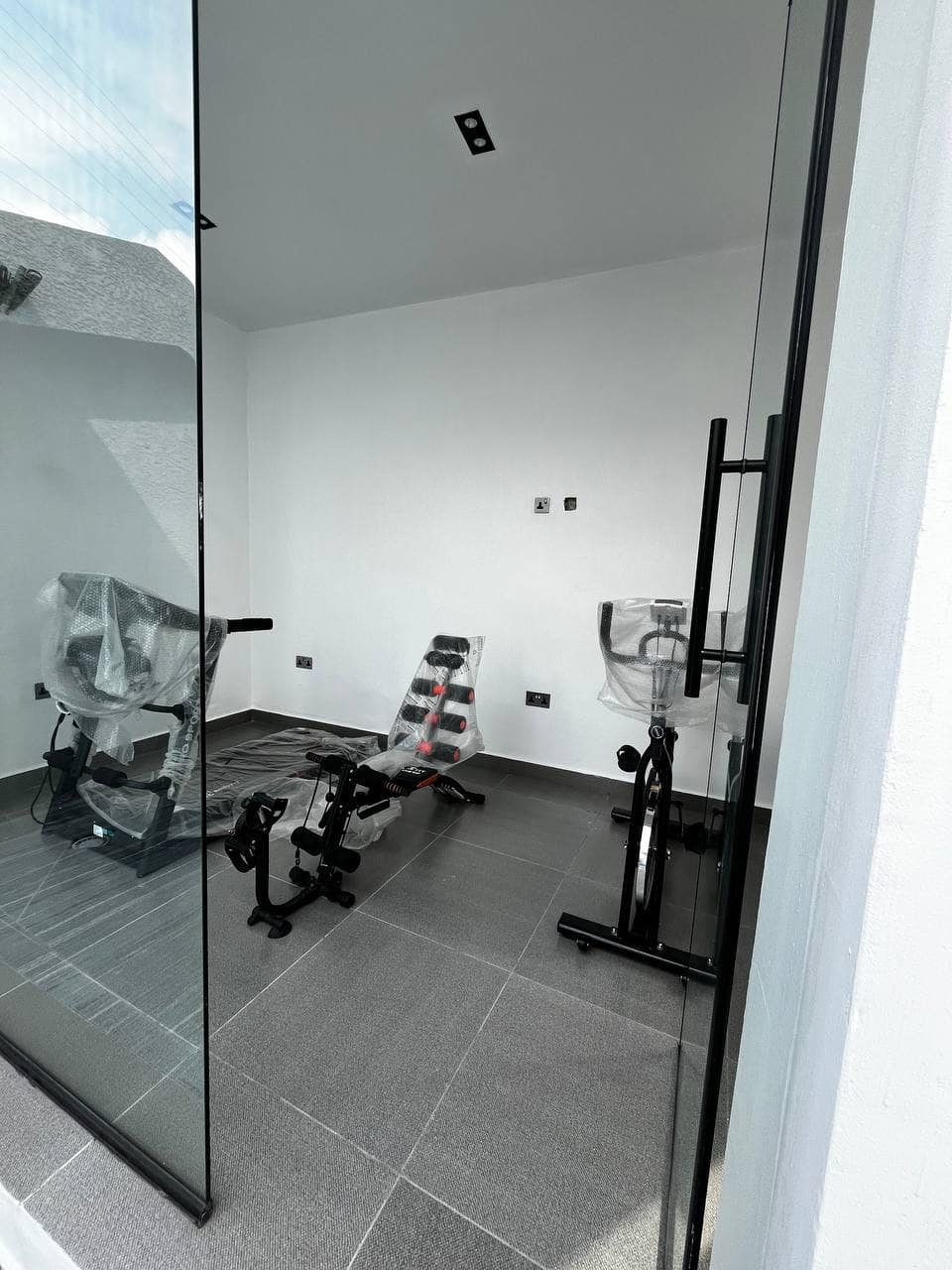 photo_5857450813624617910_y