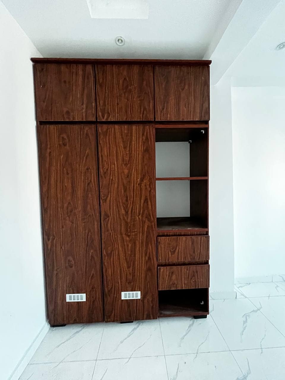 photo_5868738262556413278_y