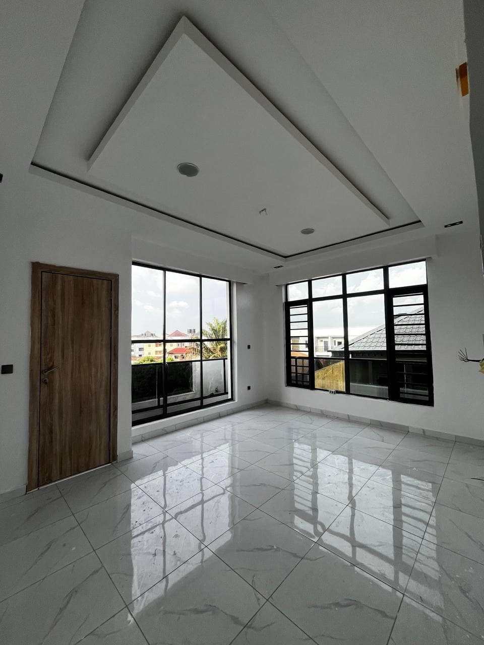 photo_5868738262556413300_y