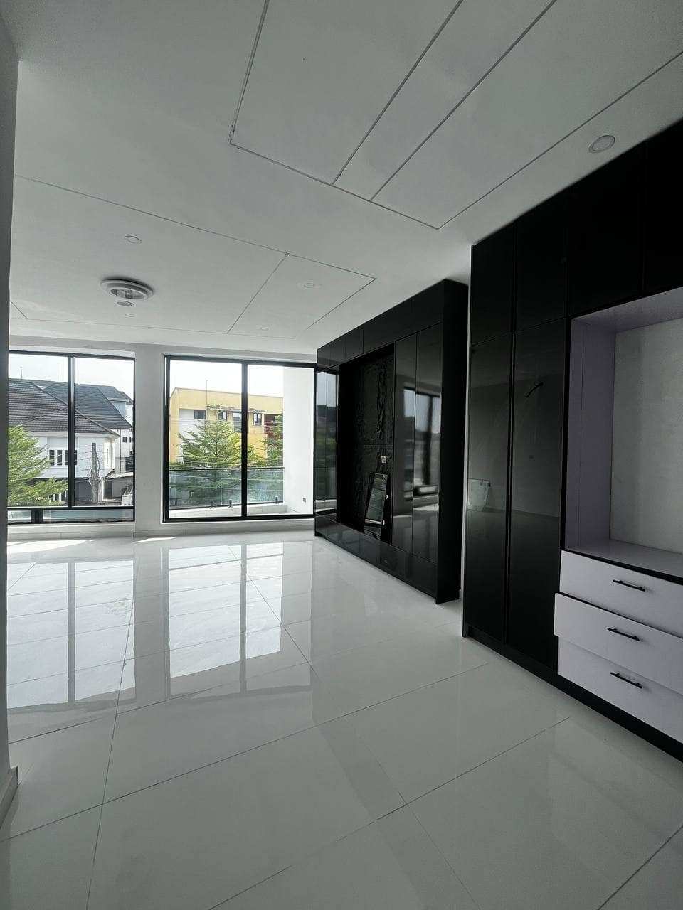 photo_5875194908367326114_y