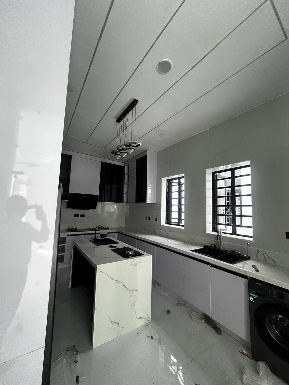 photo_5875194908367326115_y