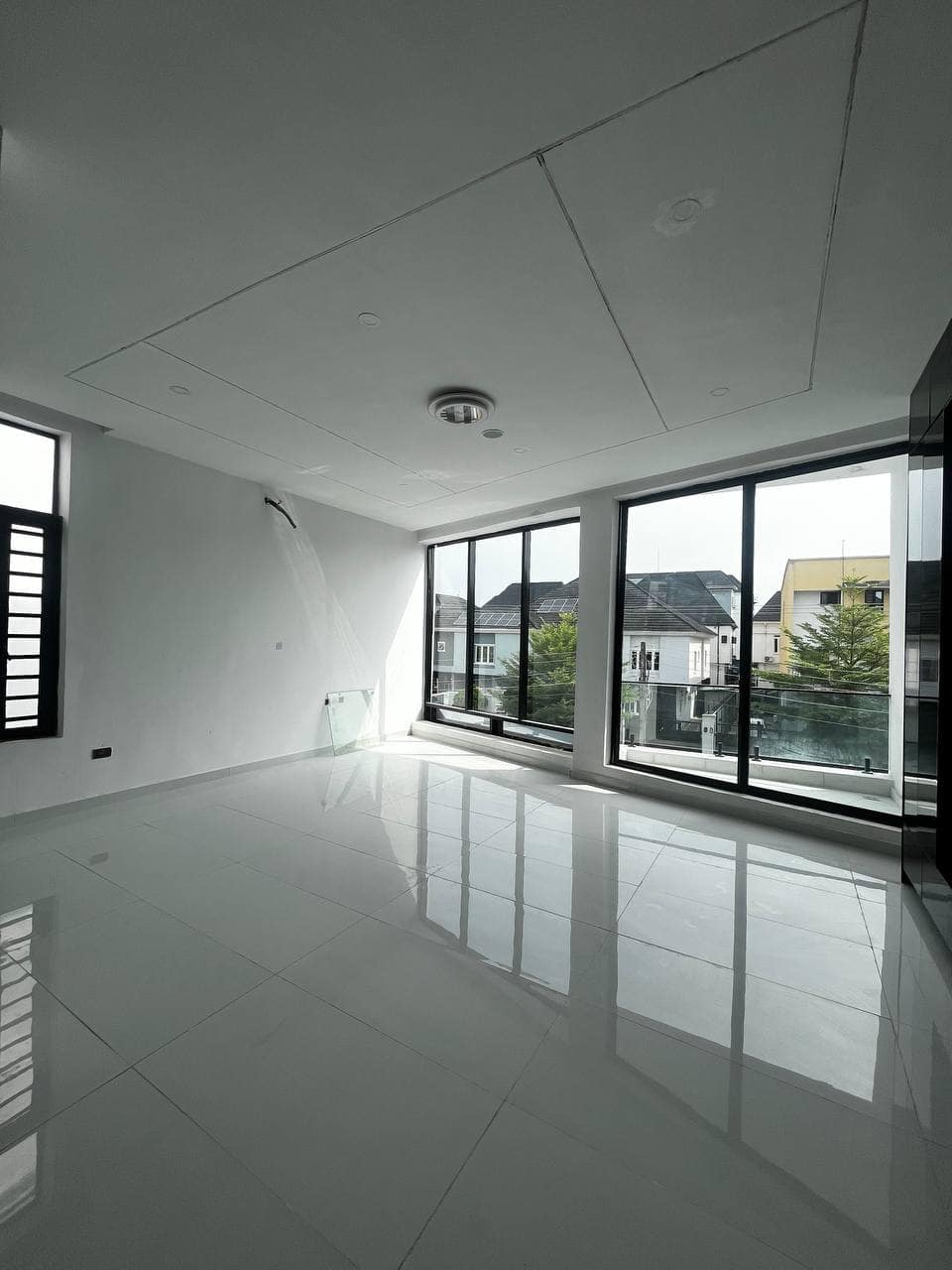 photo_5875194908367326116_y