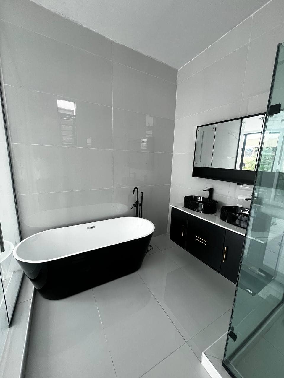 photo_5875194908367326123_y