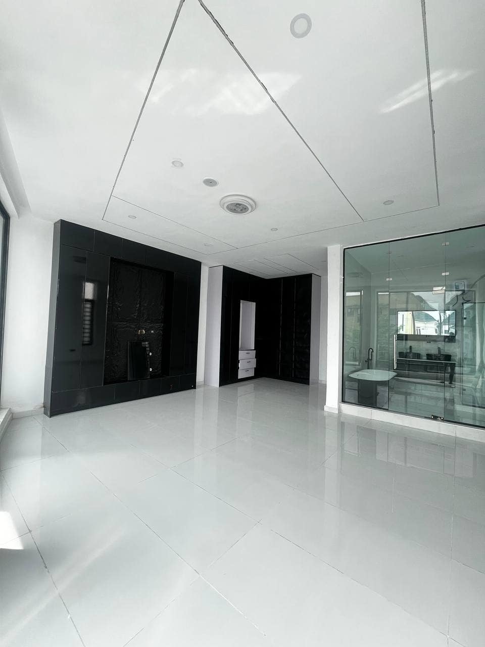 photo_5875194908367326124_y