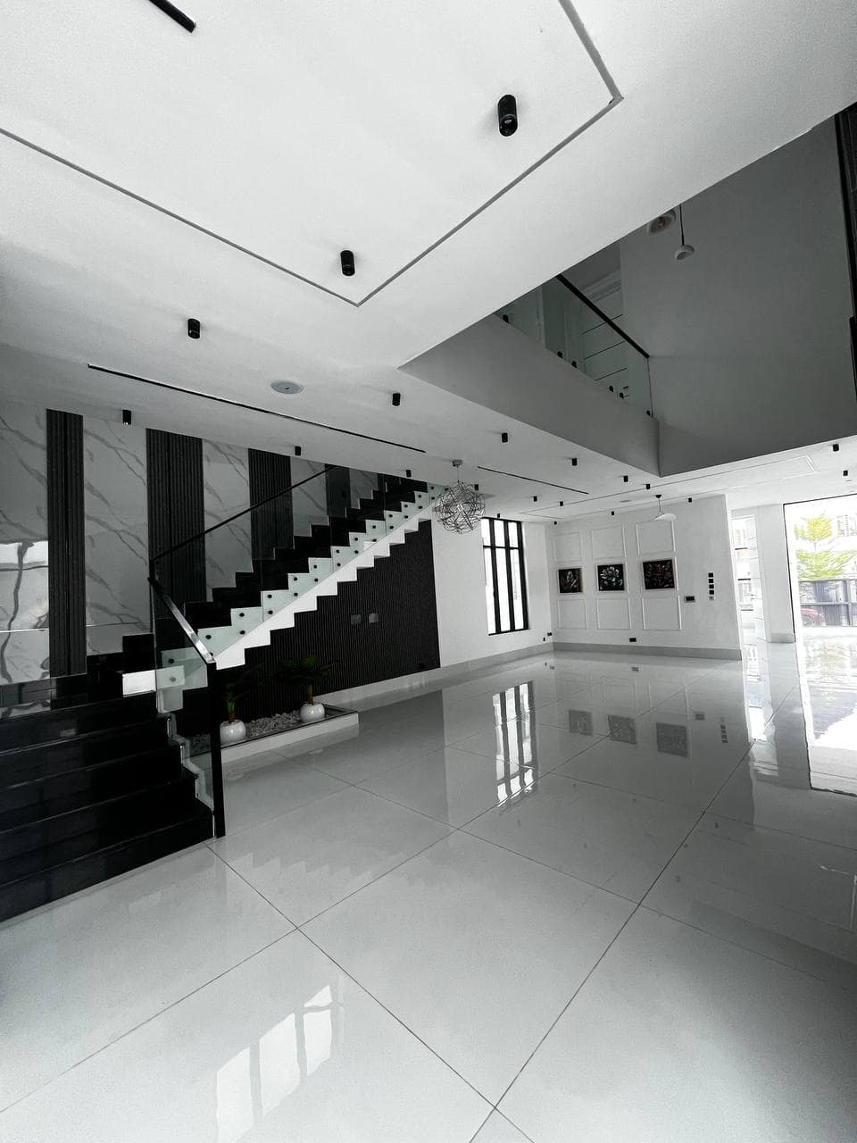 photo_5875194908367326129_y