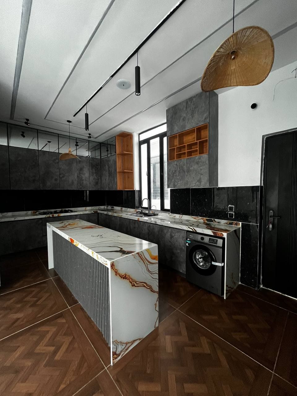 photo_5875194908367326131_y