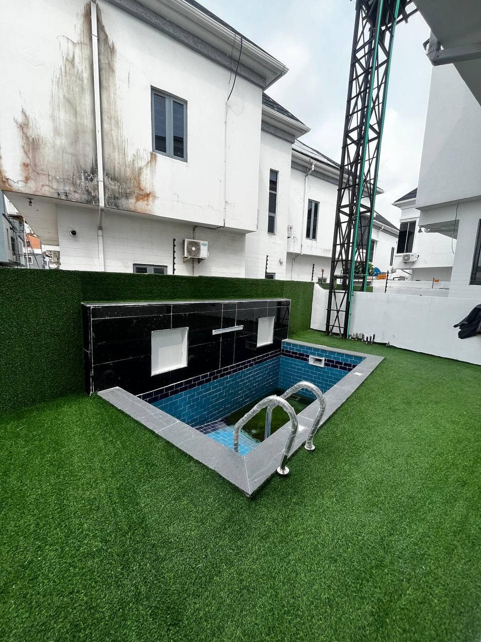 photo_5875194908367326134_y