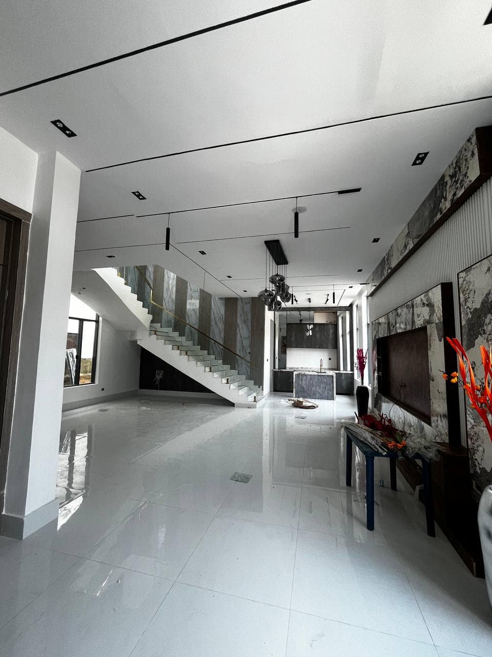 photo_5875194908367326159_y