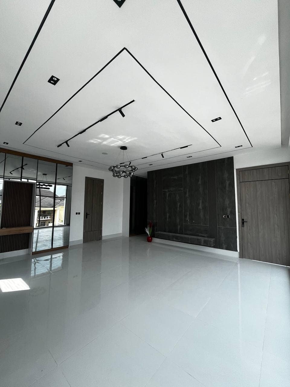 photo_5875194908367326163_y