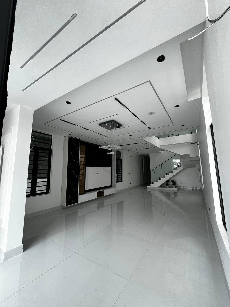 photo_5875194908367326175_y