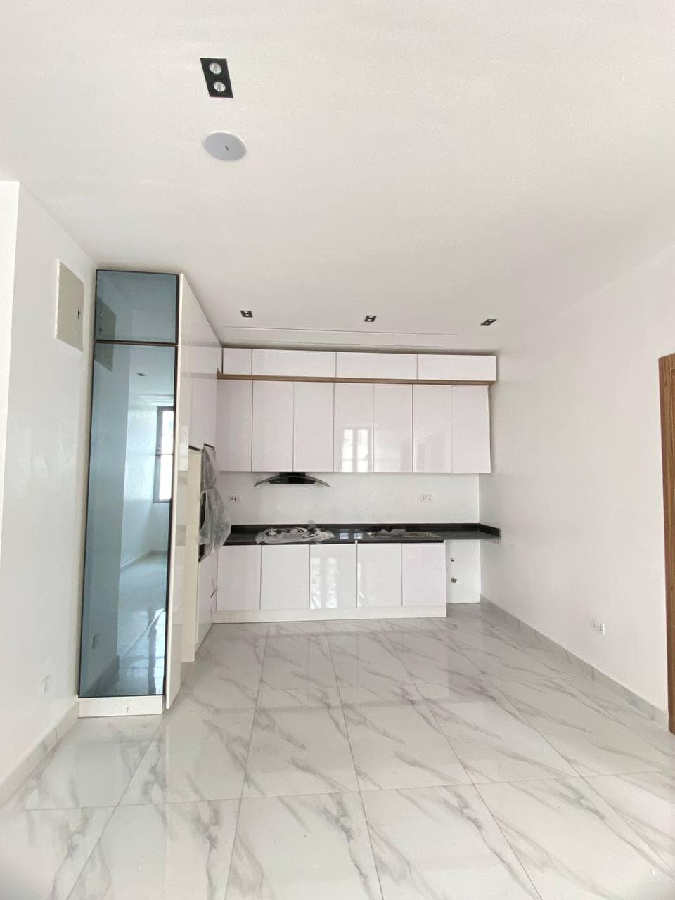 photo_5875416146427710690_y