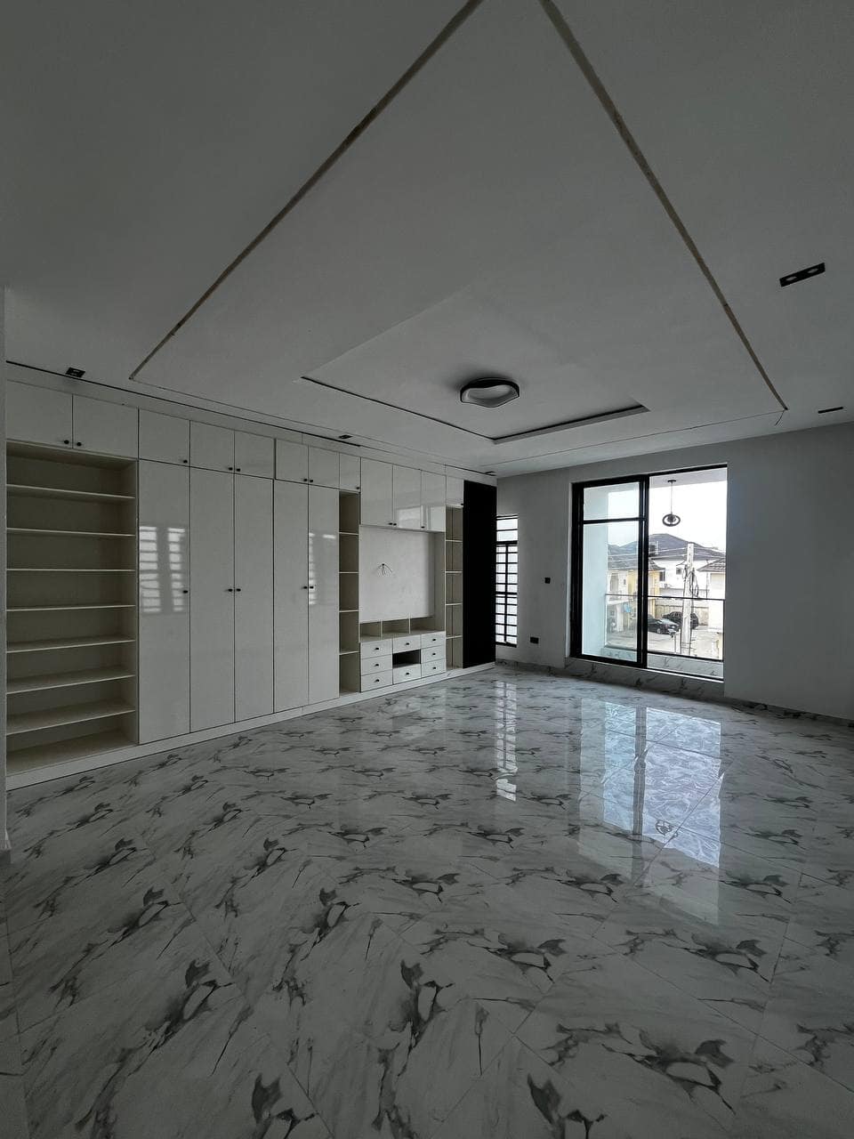 photo_5879586675636243379_y