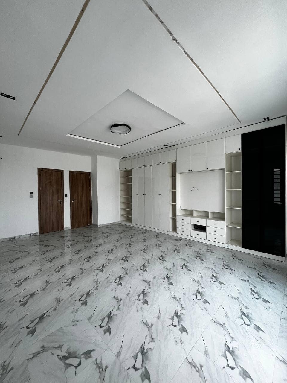 photo_5879586675636243380_y