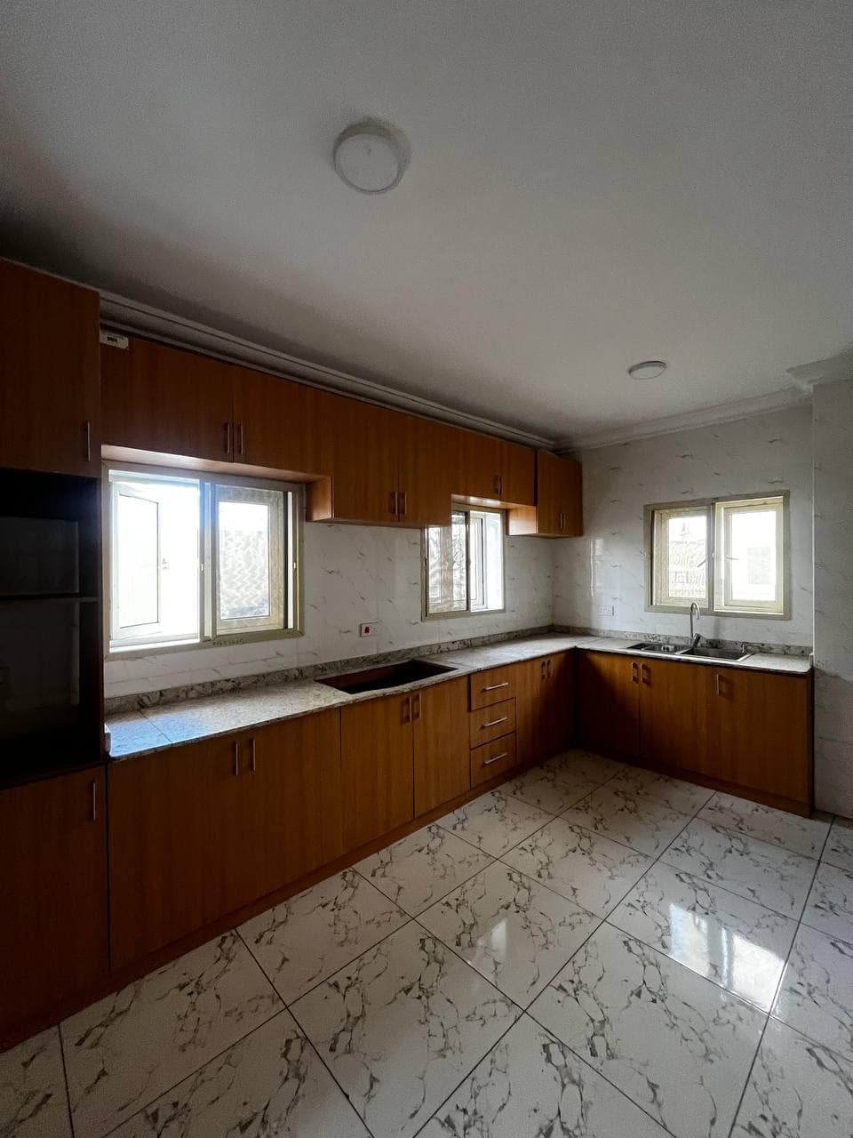 photo_5879586675636243398_y