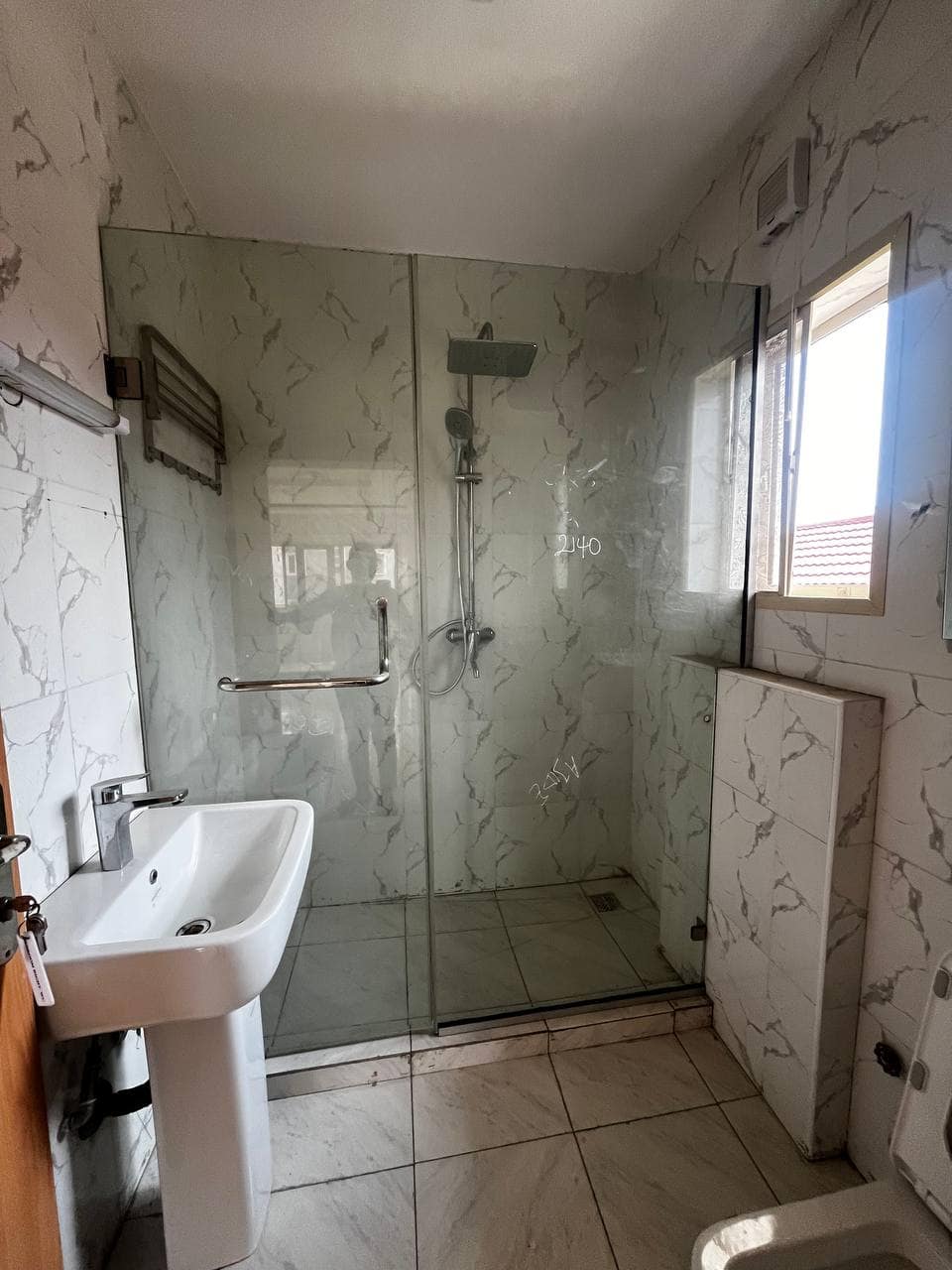 photo_5879586675636243399_y