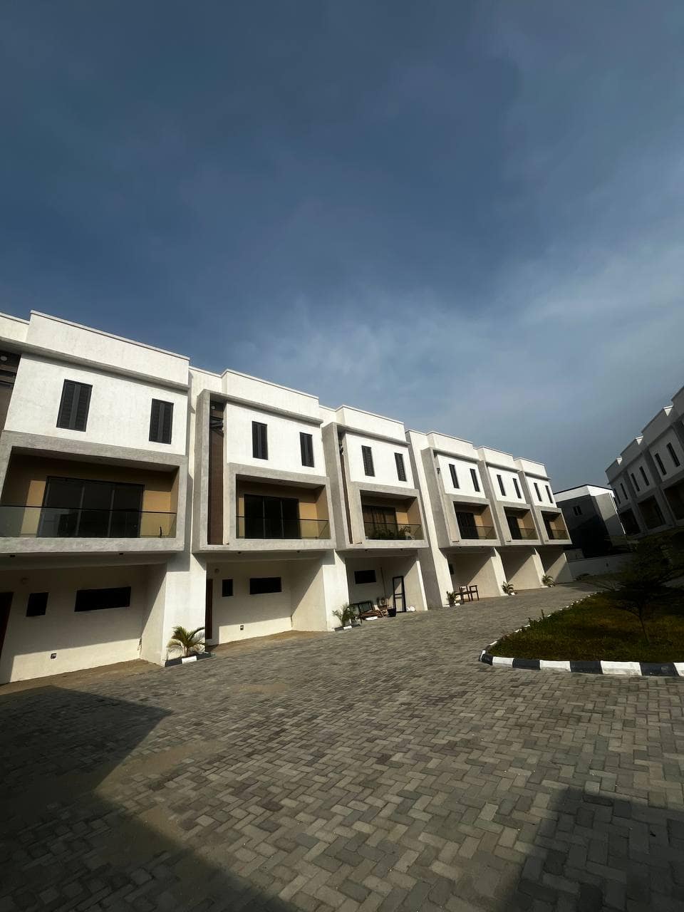 photo_5879586675636243400_y