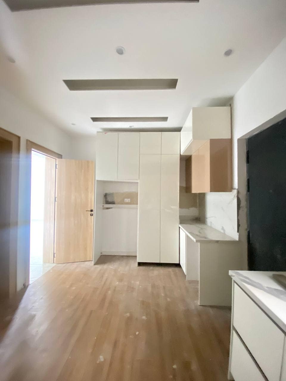 photo_5893383489275497244_y