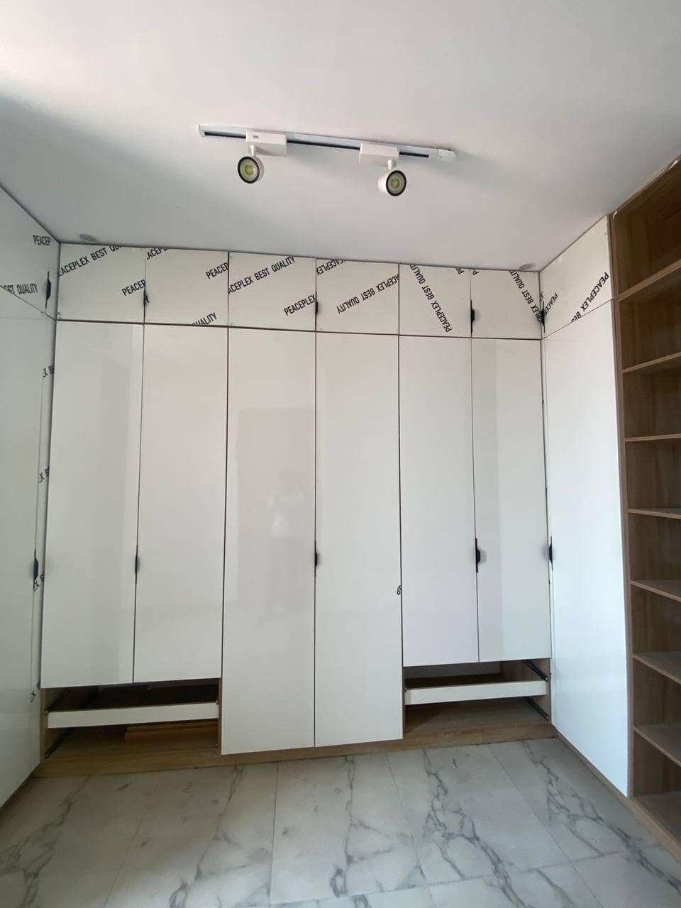 photo_5893383489275497248_y