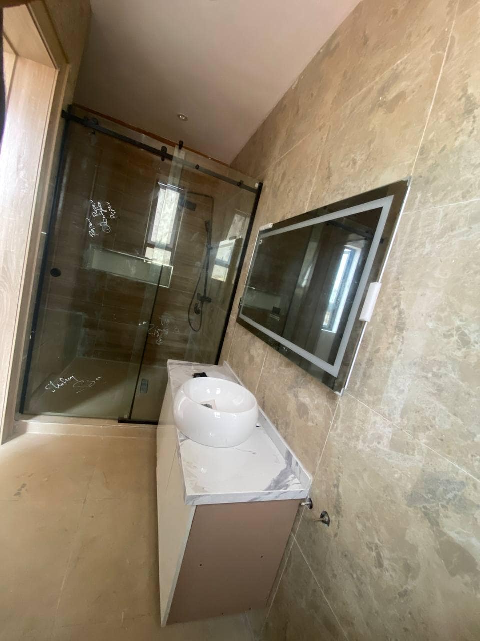 photo_5893383489275497250_y