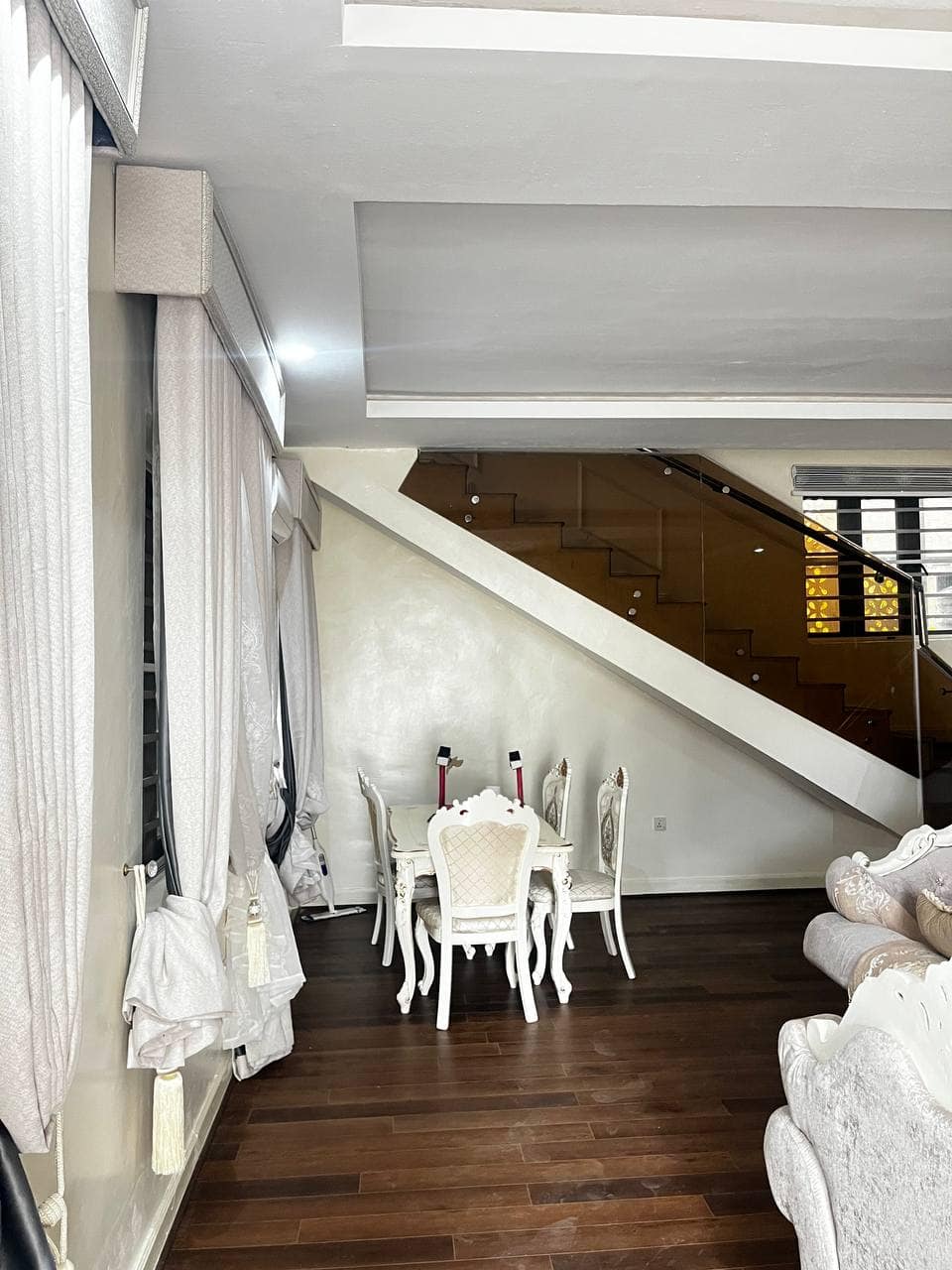 photo_5893383489275497259_y