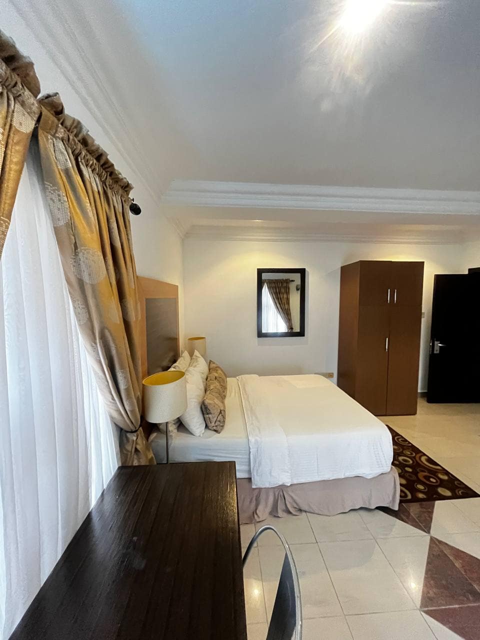 photo_5893383489275497330_y