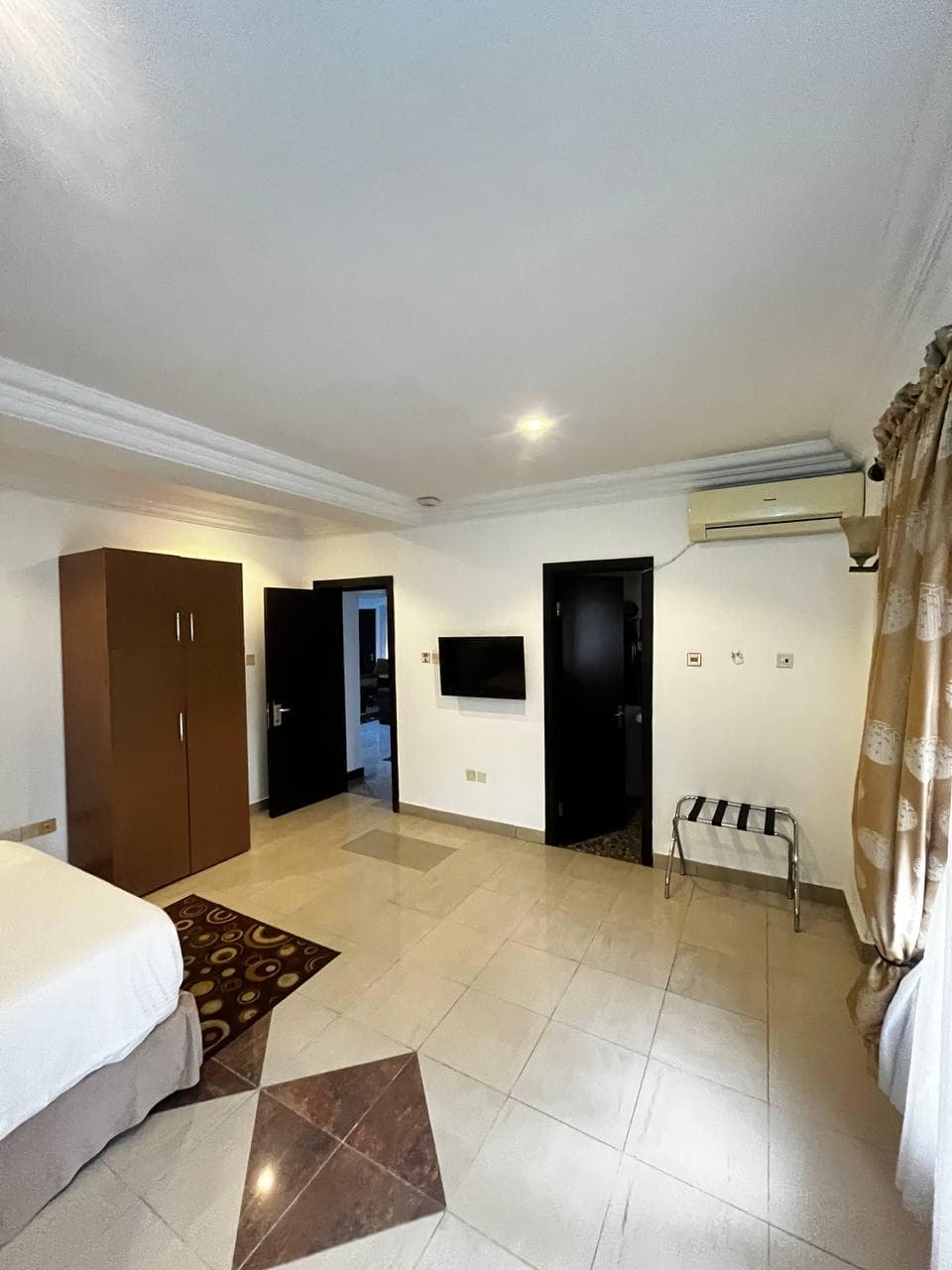 photo_5893383489275497332_y