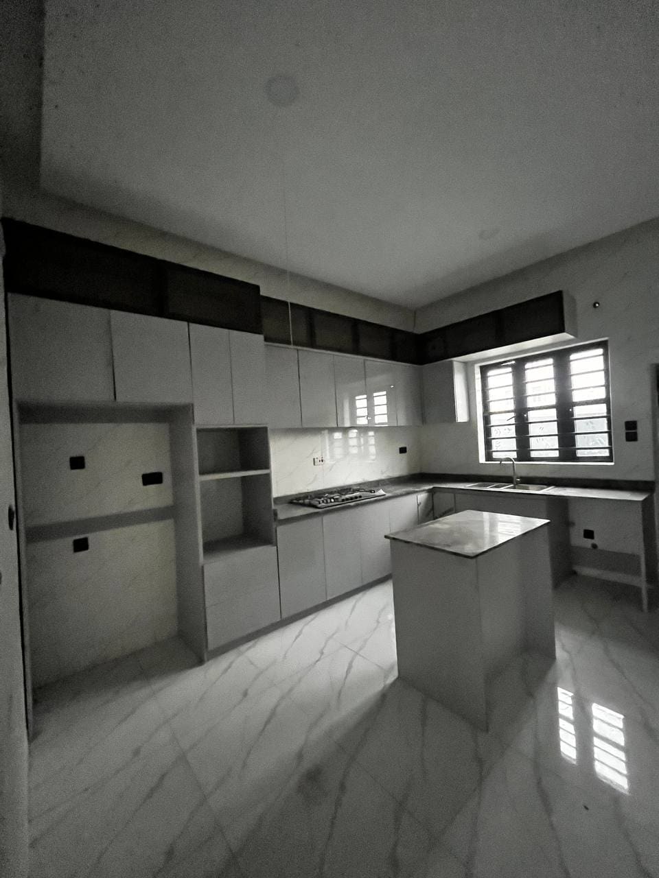 photo_5900266225906945079_y