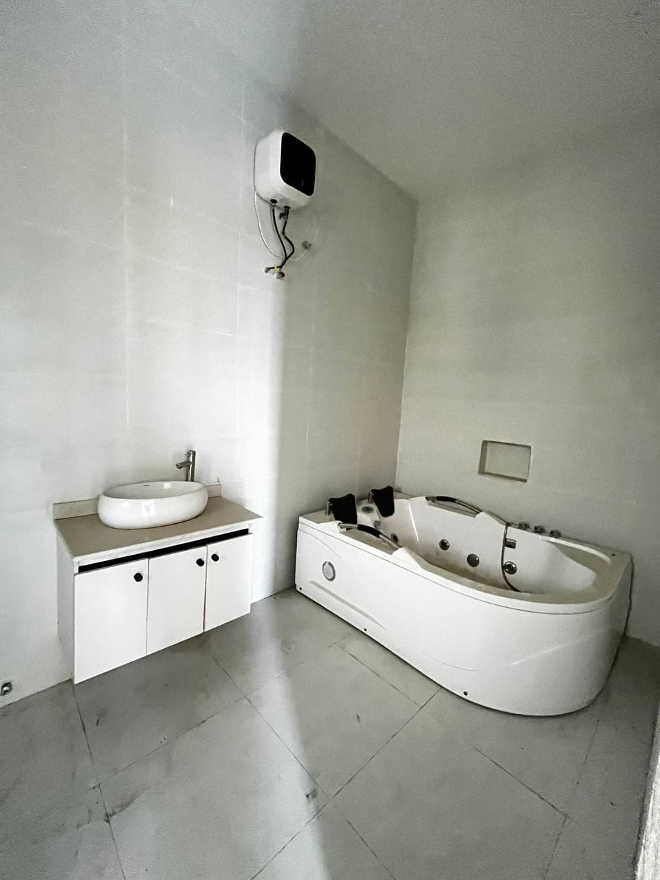 photo_5900266225906945095_y