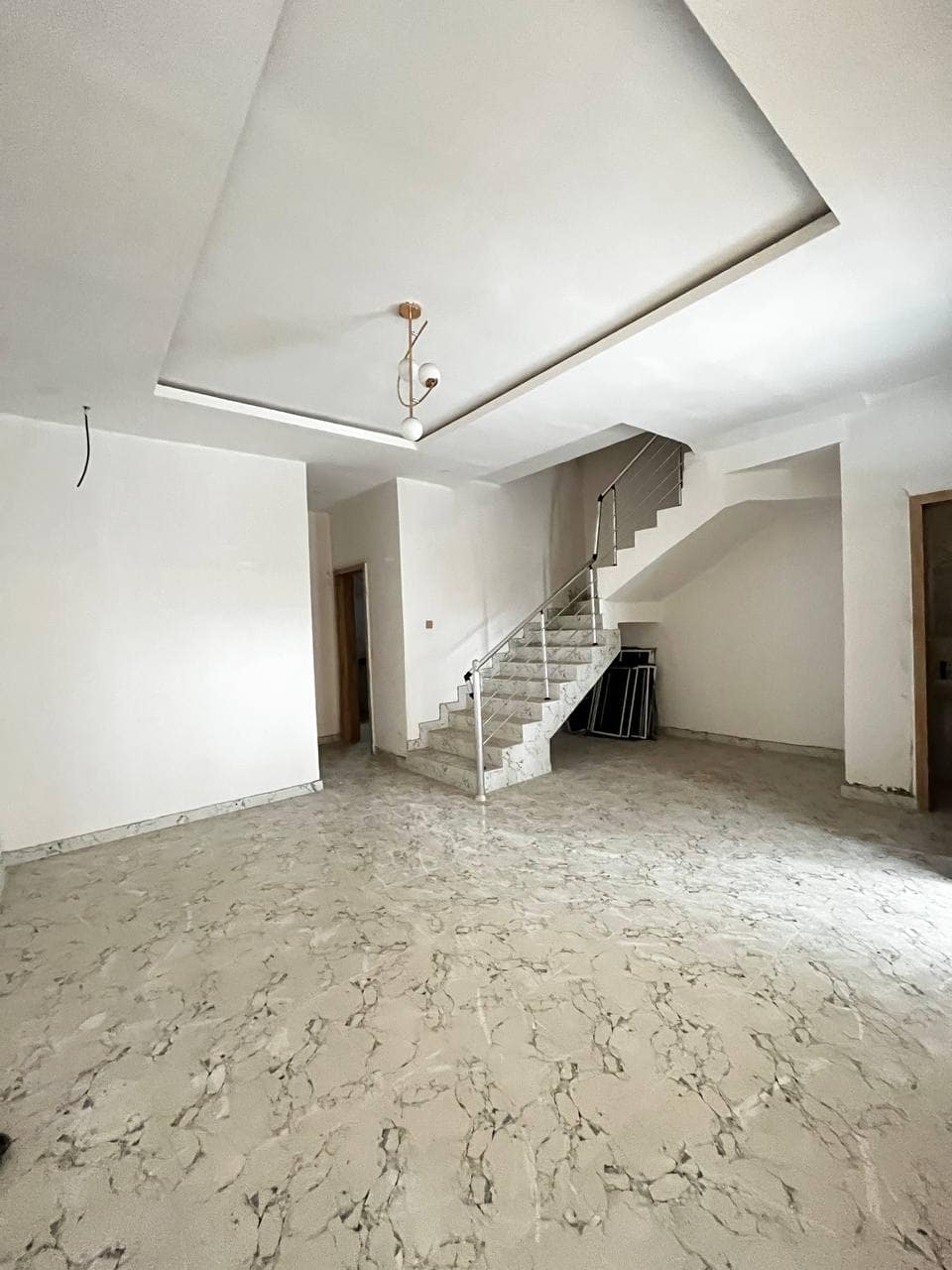 photo_5900266225906945100_y