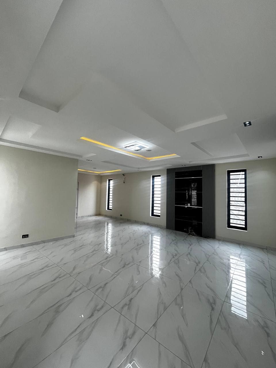 photo_5900266225906945109_y