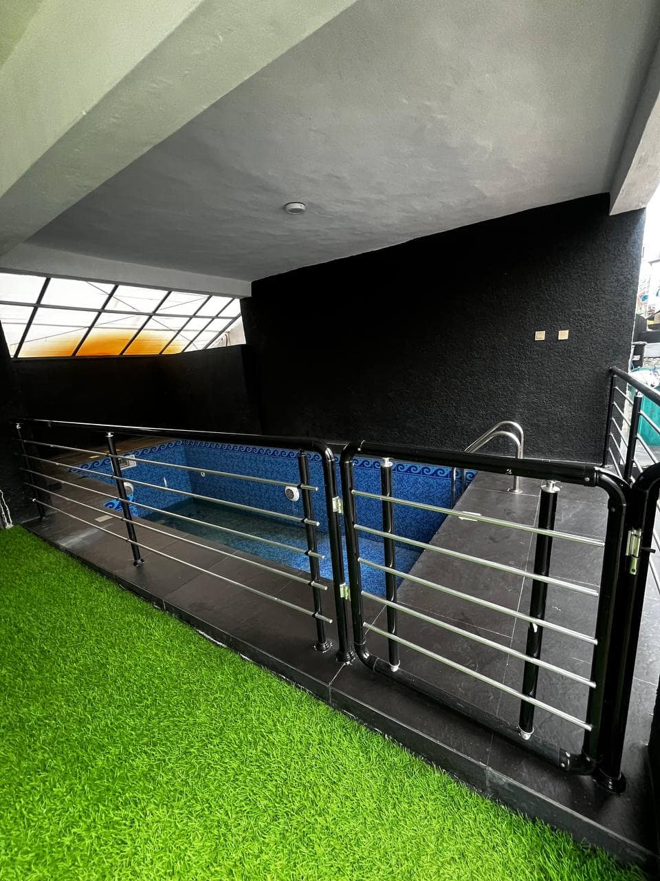 photo_5900266225906945110_y