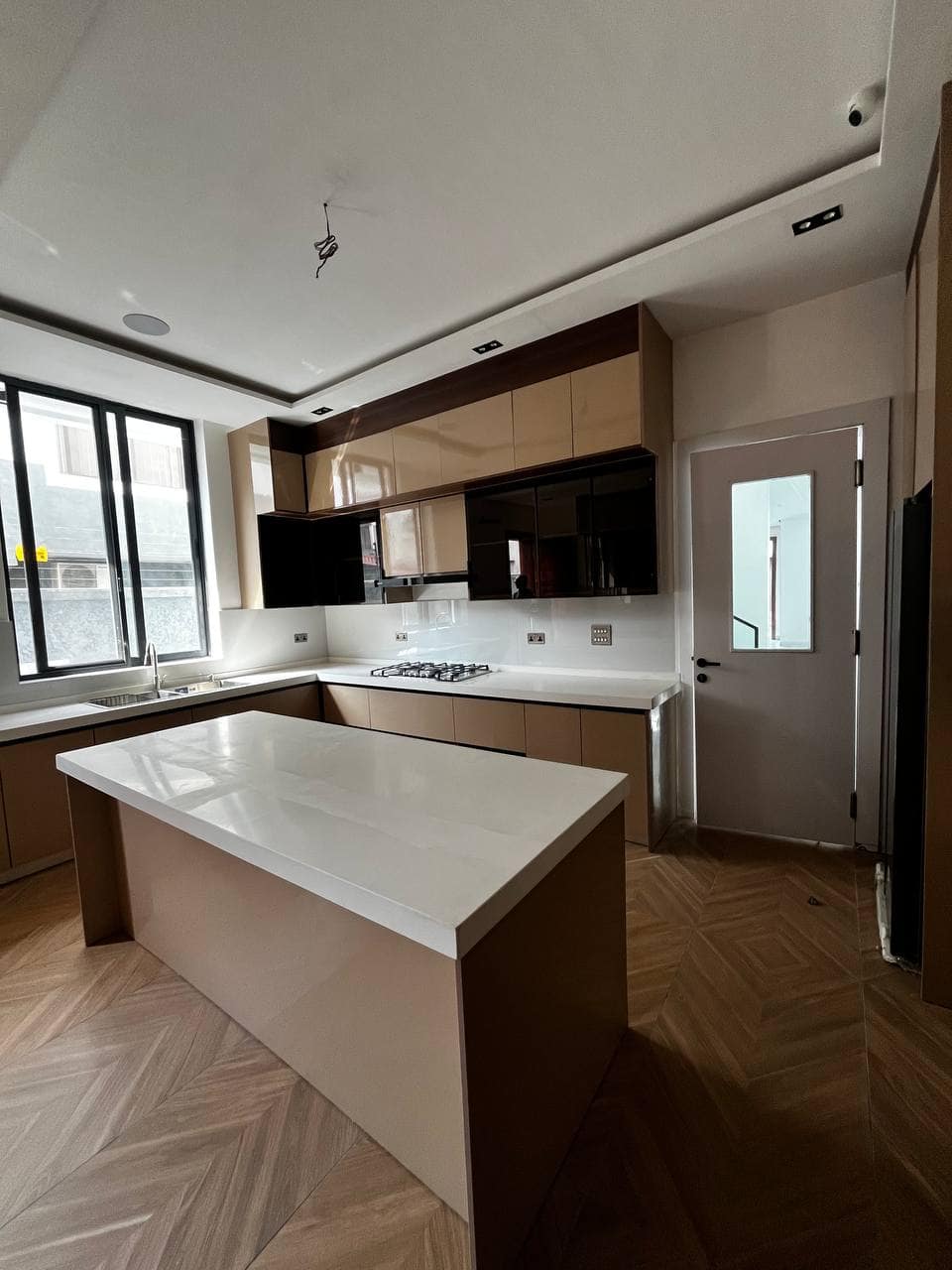 photo_5900266225906945116_y