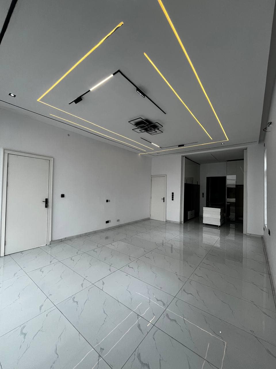 photo_5900266225906945144_y