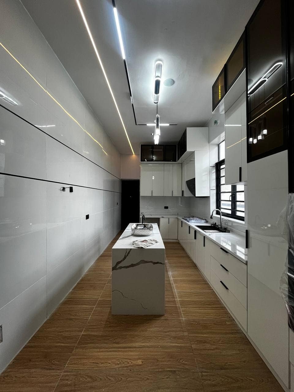 photo_5900266225906945146_y