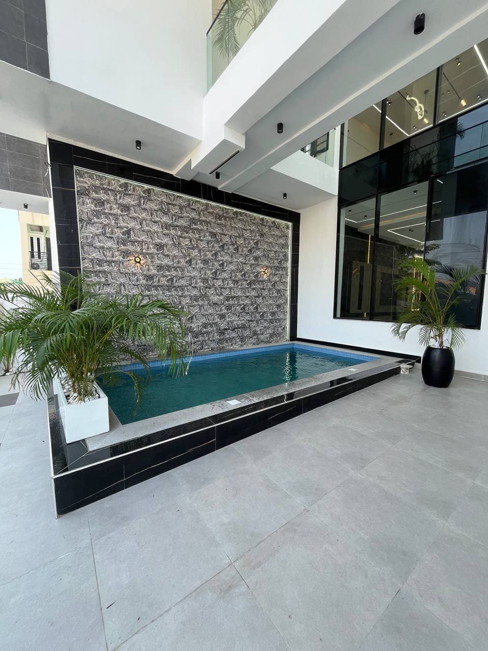 photo_5917787553580911604_y