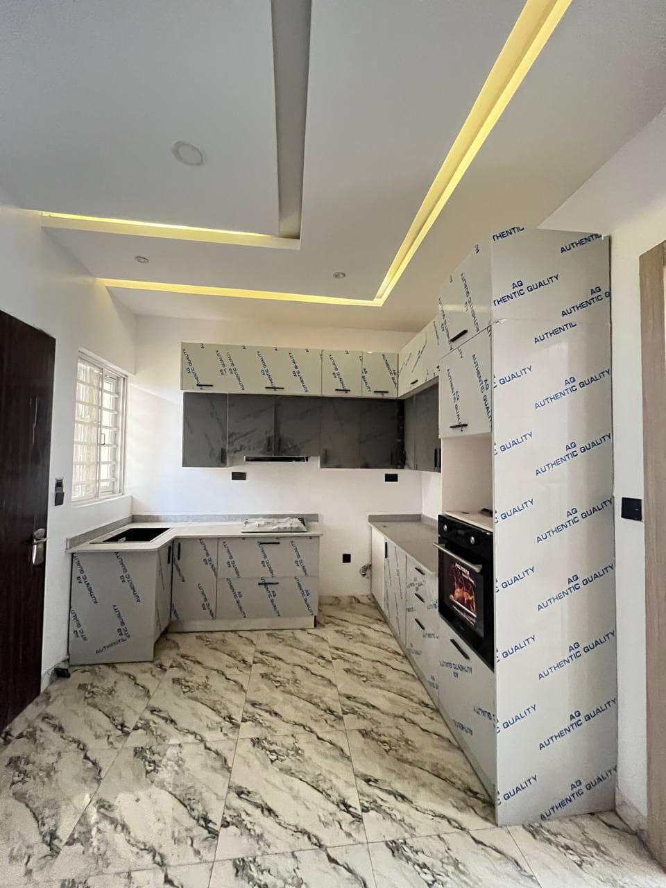 photo_5998973834318515113_y