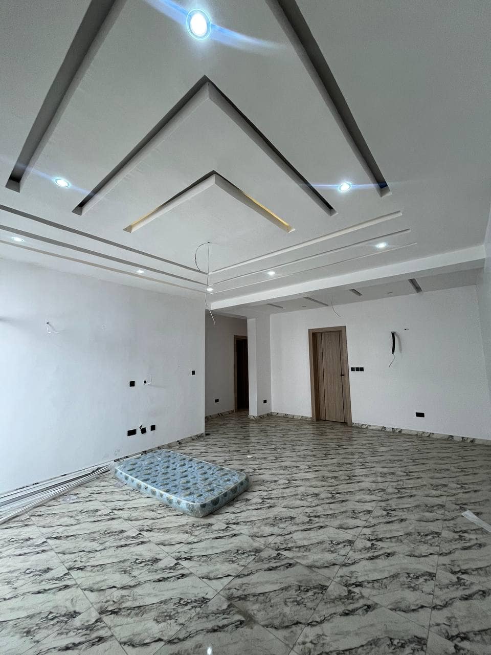 photo_5998973834318515115_y