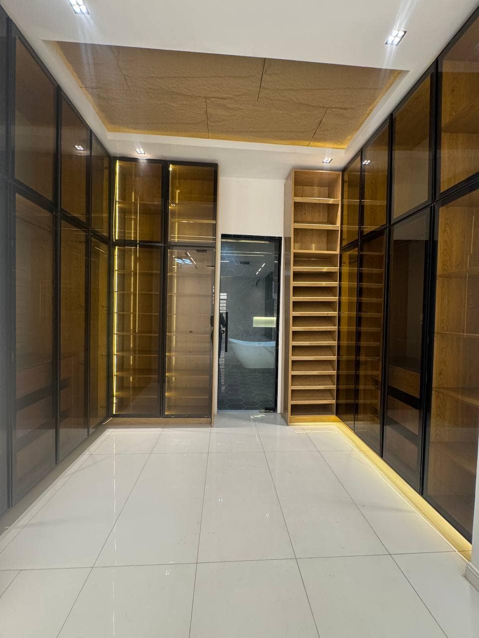 photo_5998973834318515172_y