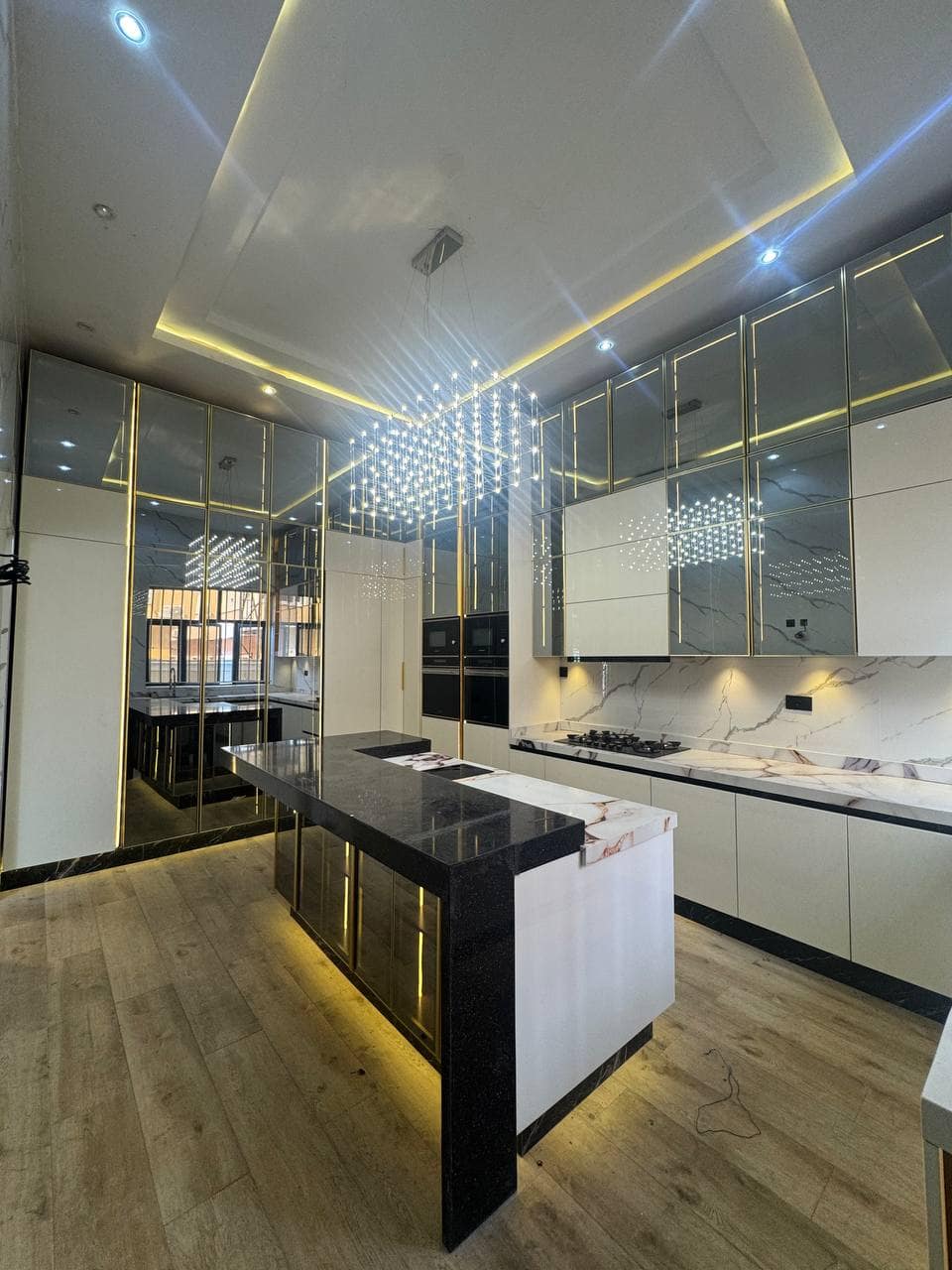 photo_6012865347691678622_y