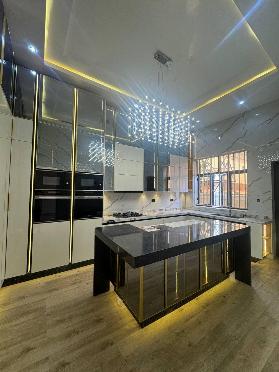 photo_6012865347691678641_y