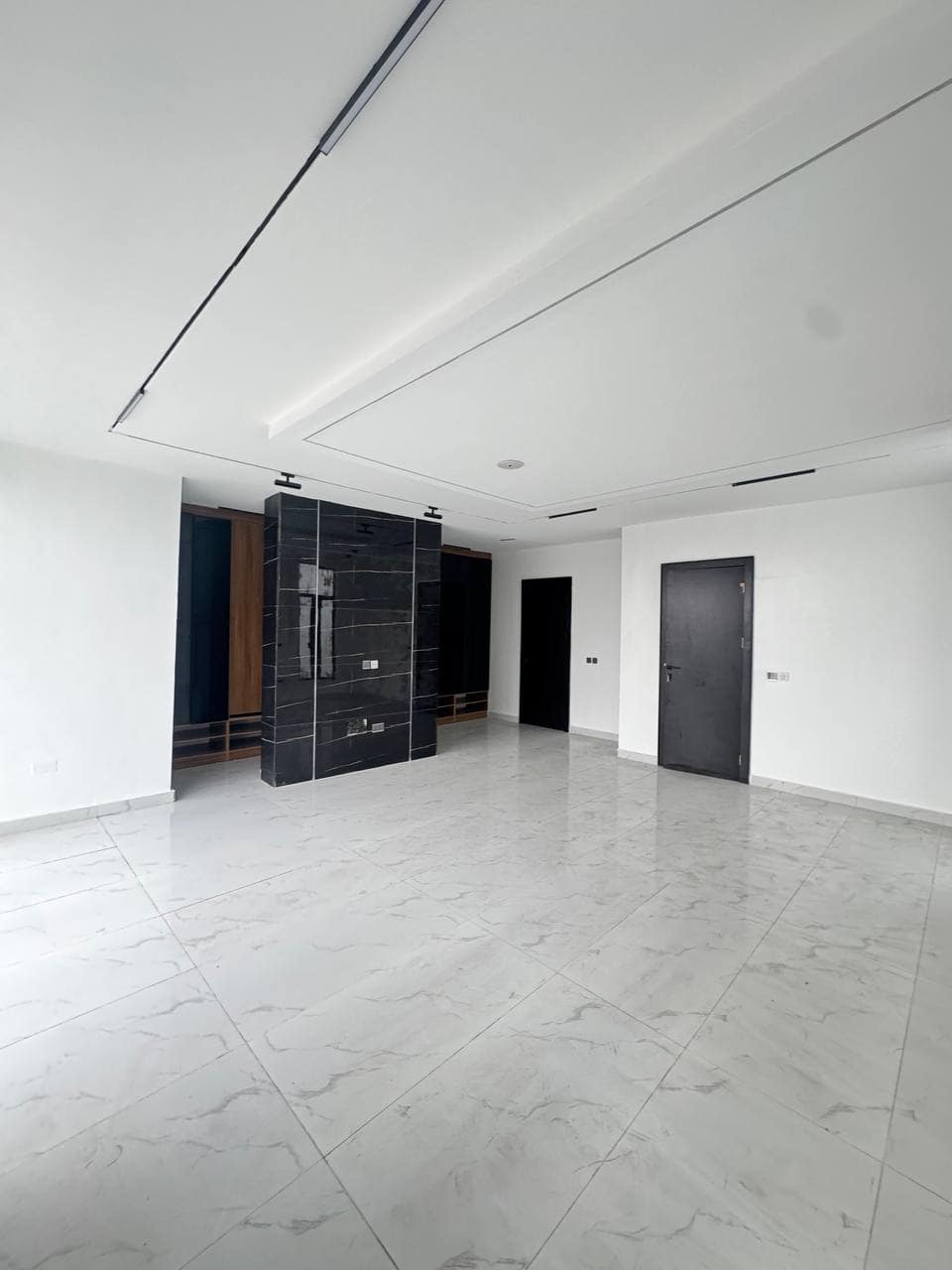 photo_6019572596254378852_y