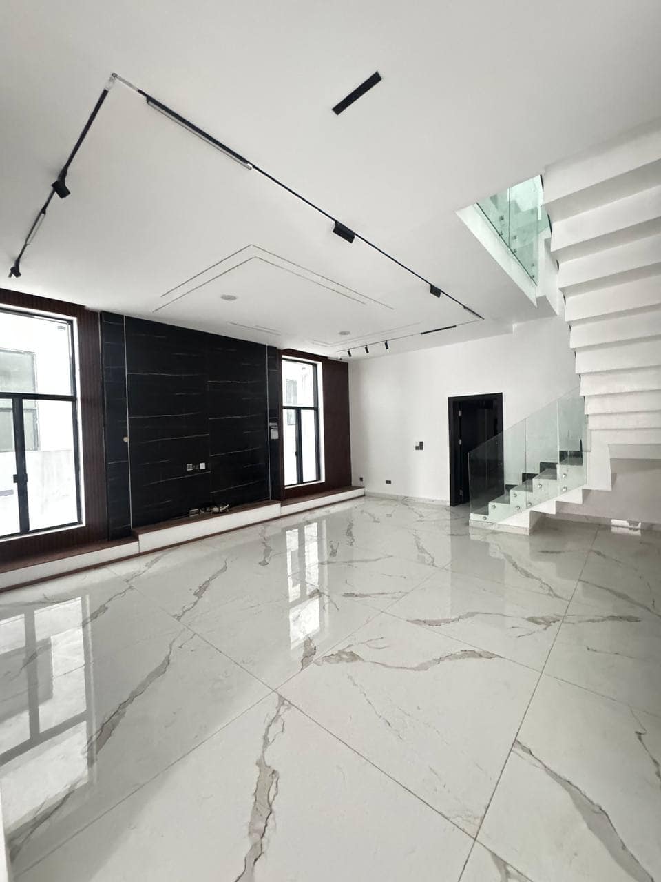 photo_6019572596254378859_y