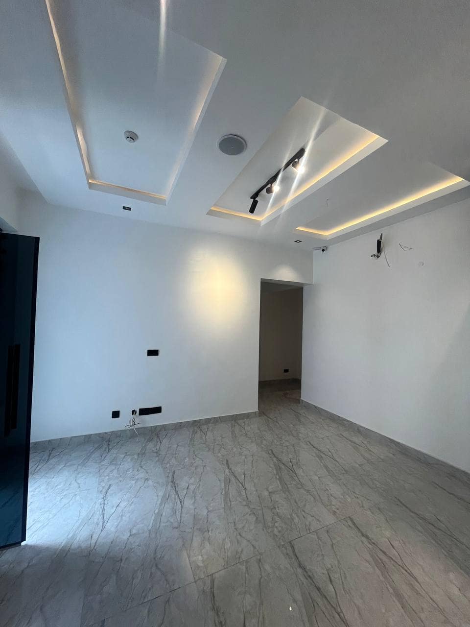 photo_6019572596254378894_y