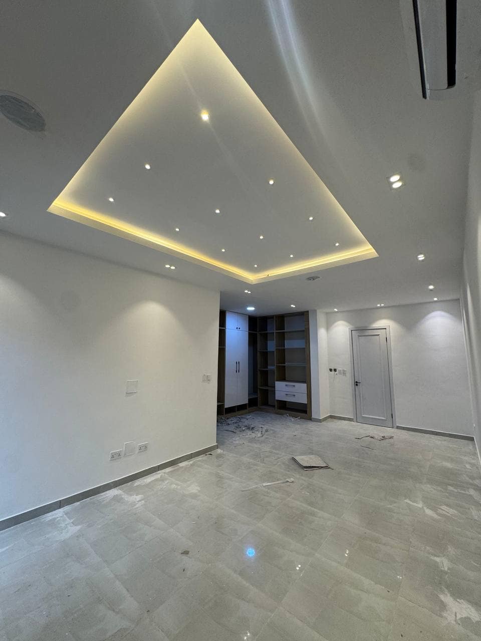 photo_6019572596254378944_y