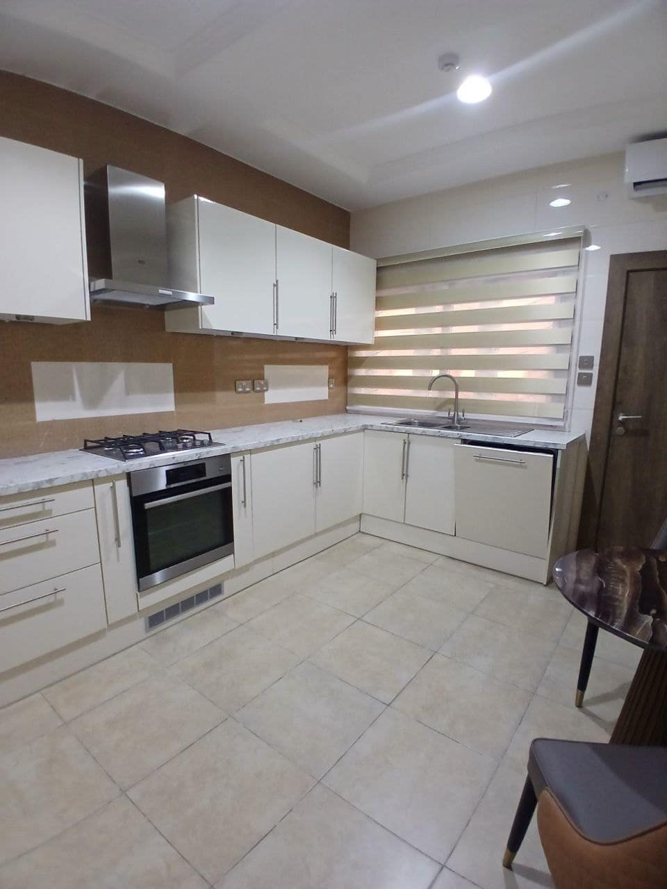 photo_6023974057264483114_y