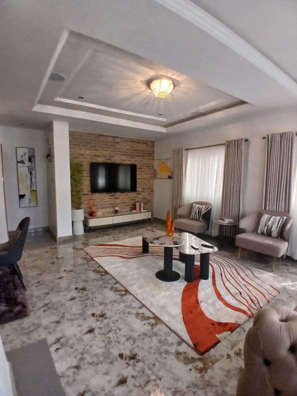 photo_6023974057264483115_y