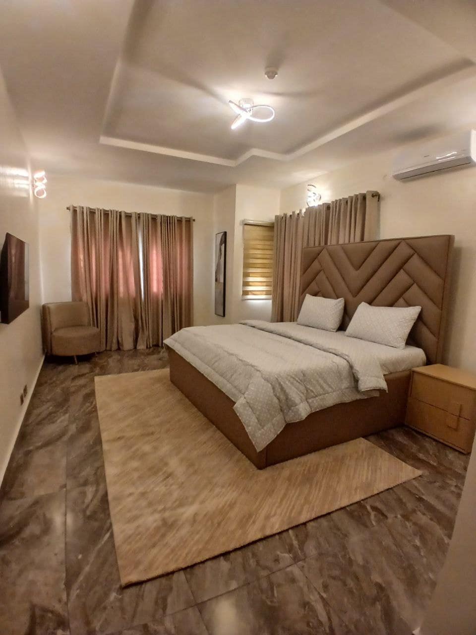 photo_6023974057264483123_y