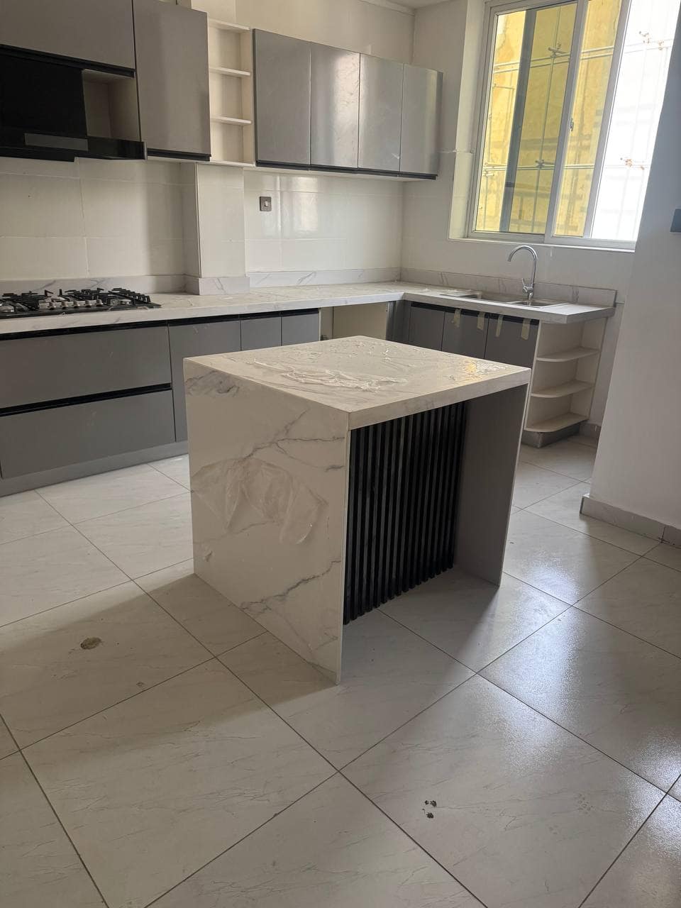 photo_6024076195881749303_y